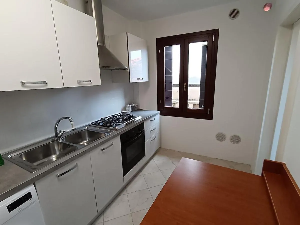 Spacious Apartment With 3 Bedrooms Venice Italy